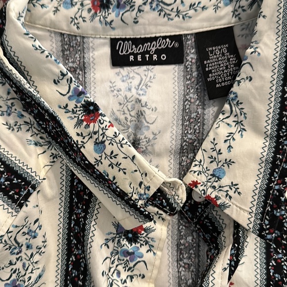 Wrangler Retro Women’s Fitted Snap Shirt. - Picture 3 of 3